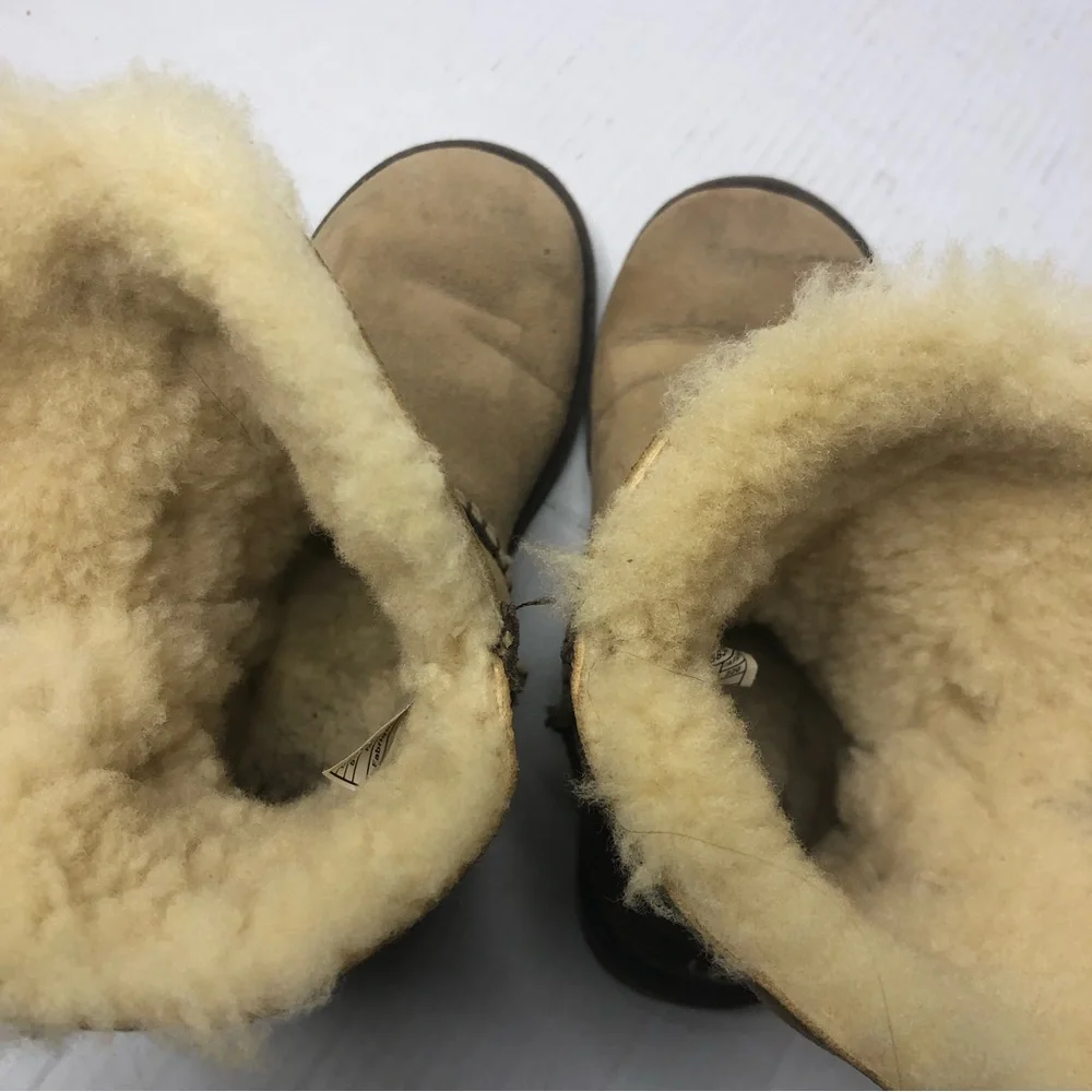 UGG AUSTRALIA Boots Size 5 Beige Bailey Button 5838 Womens Pull On Winter